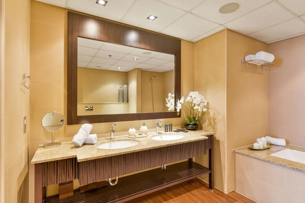 Deluxe 1BR Suite