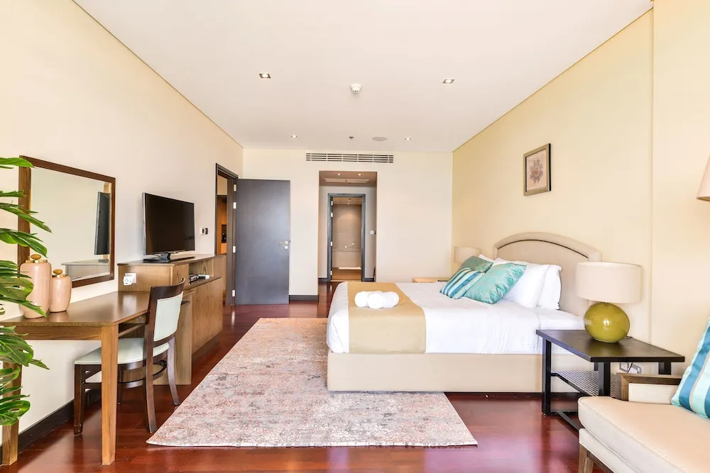Deluxe 1BR Suite