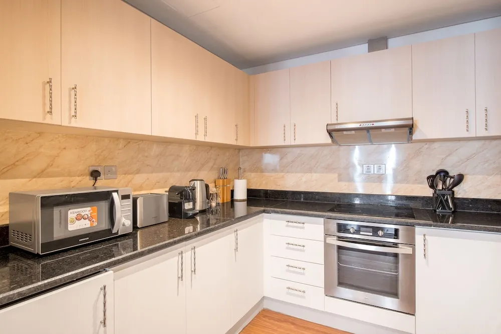 Deluxe 1BR Suite
