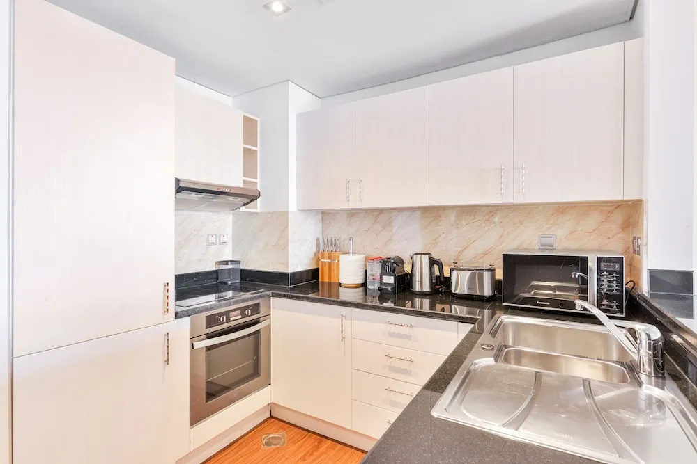 Deluxe 1BR Suite