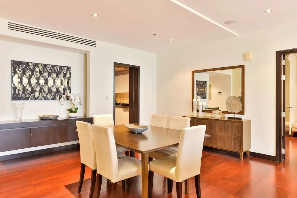 Deluxe 1BR Suite