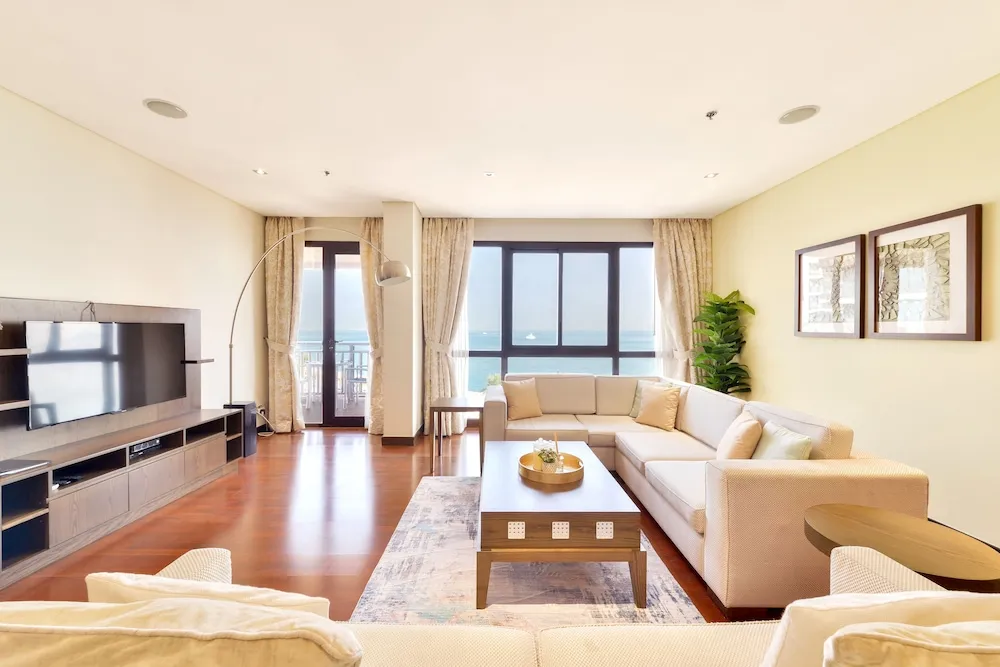 Deluxe 1BR Suite
