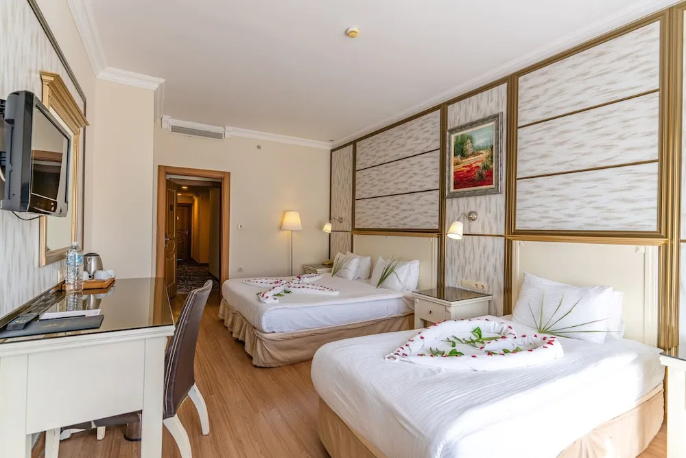 Deluxe Üç Kişilik Oda, Balkon, Kısmi Göl Manzaralı