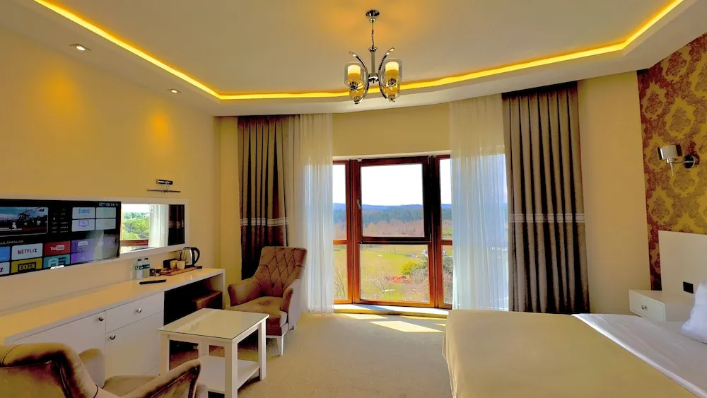 Deluxe Tek Büyük Yataklı Oda, Göl Manzaralı