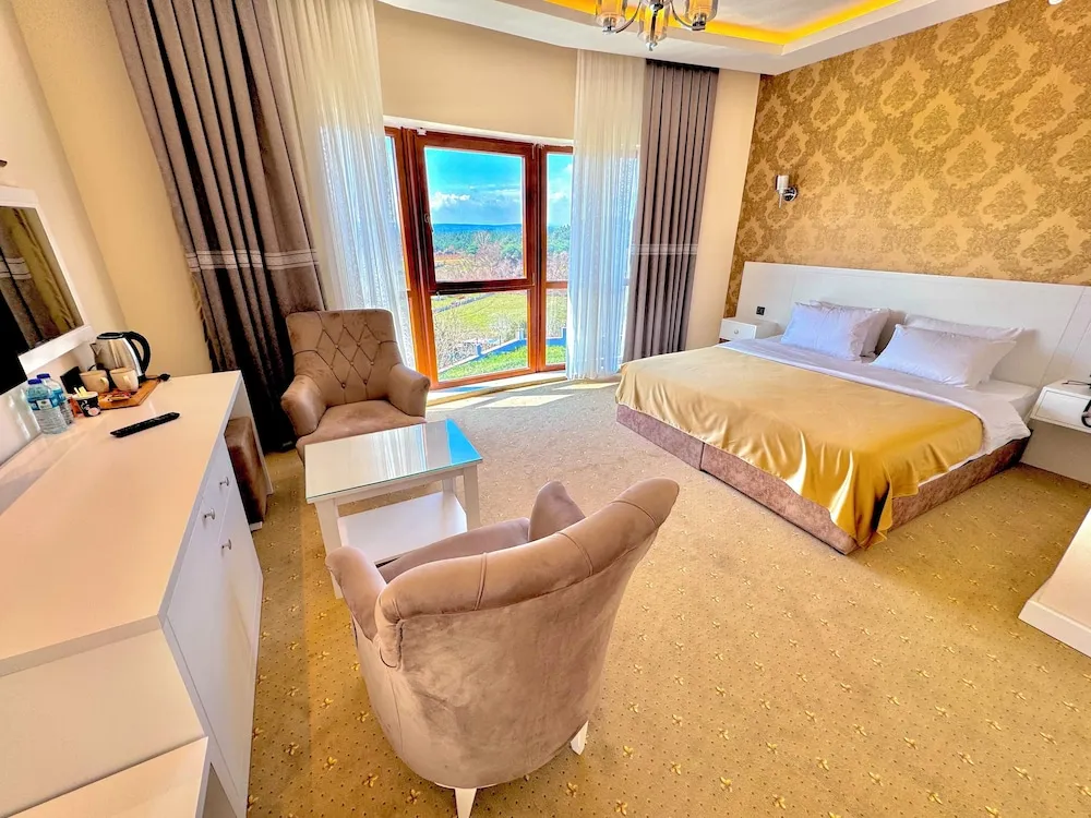 Deluxe Tek Büyük Yataklı Oda, Göl Manzaralı