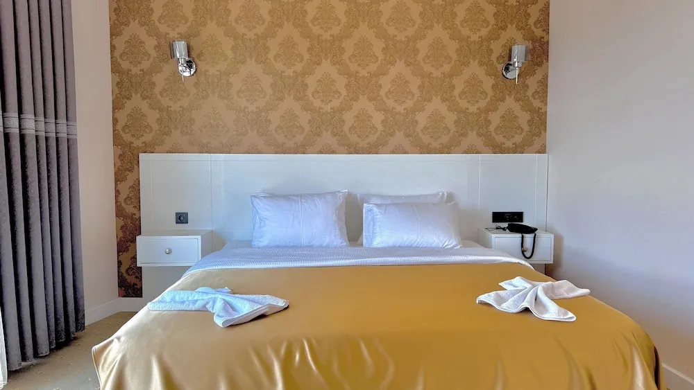 Deluxe Tek Büyük Yataklı Oda, Göl Manzaralı