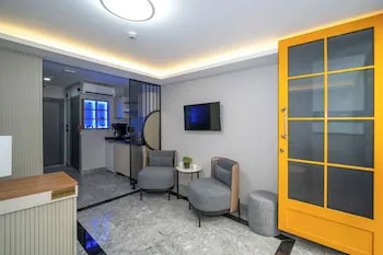 Robin Hotel