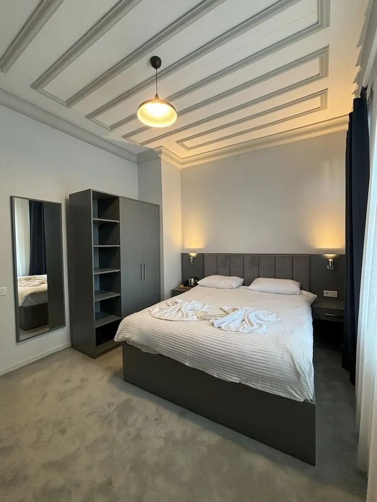 Deluxe Tek Büyük Yataklı Oda