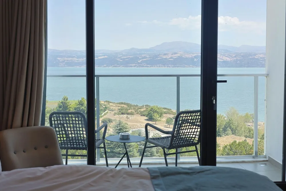 Panoramic Oda, Balkon, Göl Manzaralı