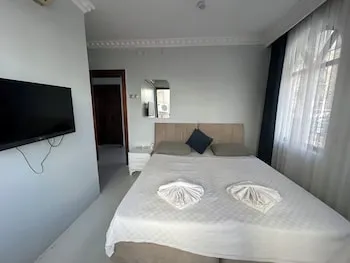 09 Royal Otel