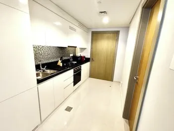 Lux BnB Aykon Tower Skyline Views