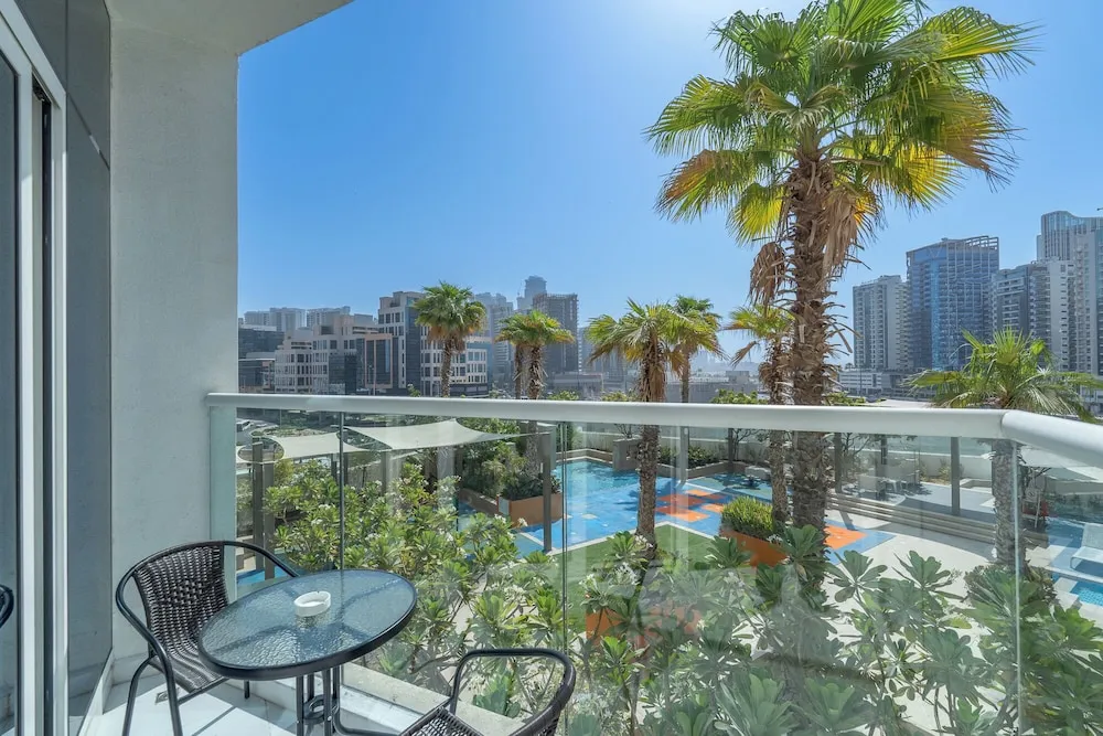 Superior Stüdyo, Balkon