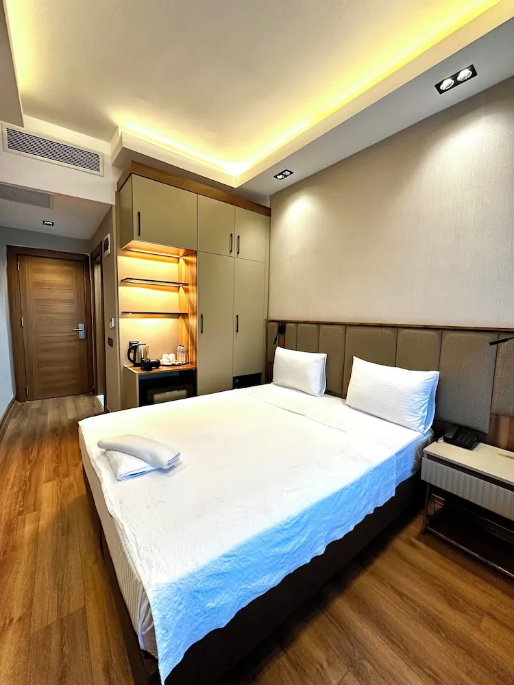 Comfort Büyük Yataklı Tek Kişilik Oda, Şehir Manzaralı