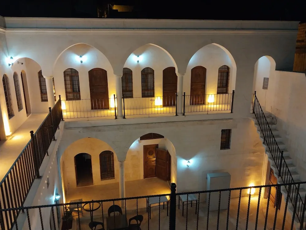 Traditional Tek Büyük veya İki Ayrı Yataklı Oda, Avlu Manzaralı