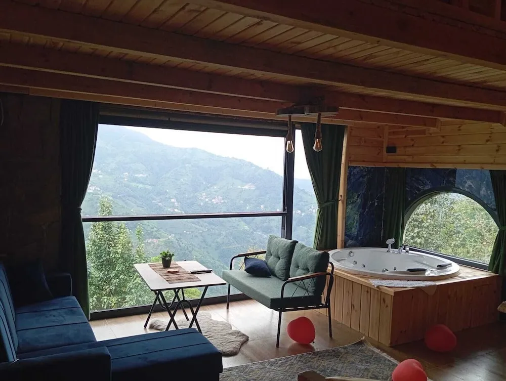 Dört Kişilik Oda, Dağ Manzaralı