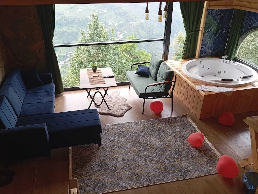 Dört Kişilik Oda, Dağ Manzaralı