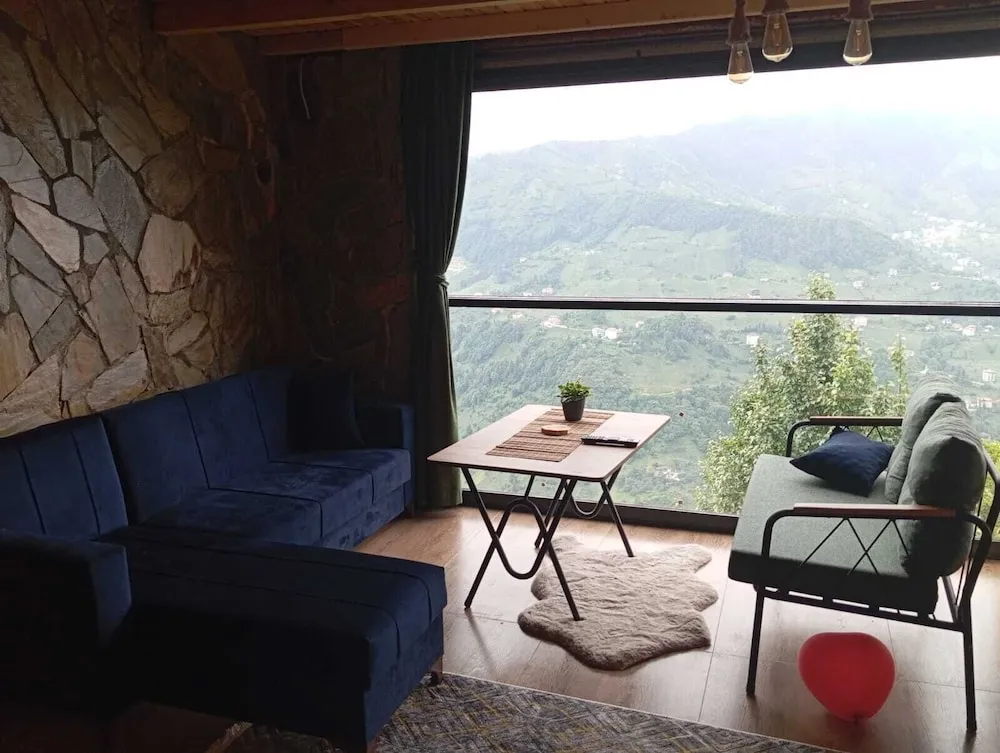 Dört Kişilik Oda, Dağ Manzaralı