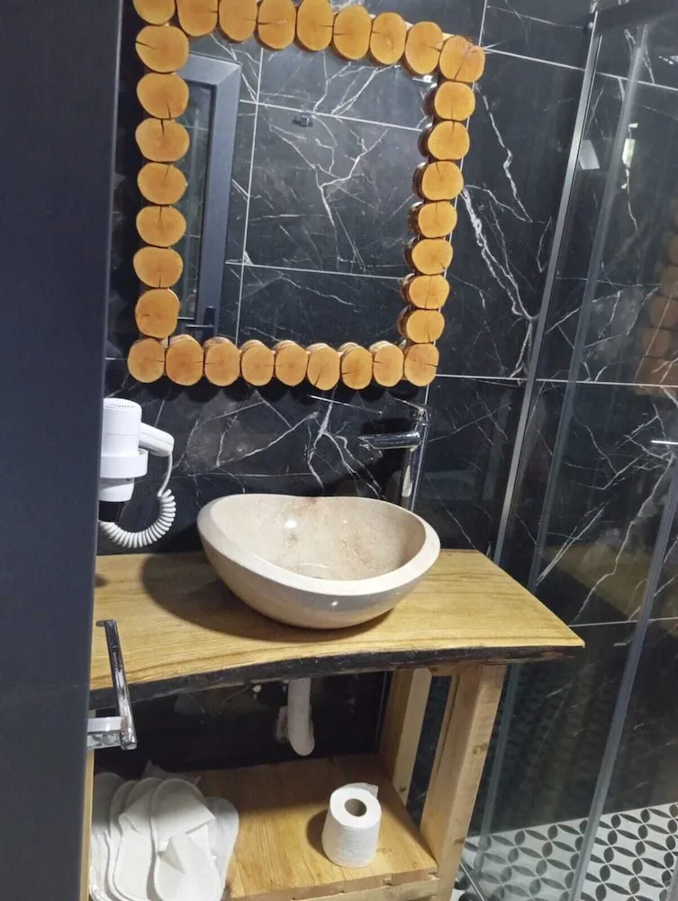 Dört Kişilik Oda, Dağ Manzaralı