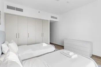 WelHome - Stunning 3BR Apartment with Balcony and Canal View