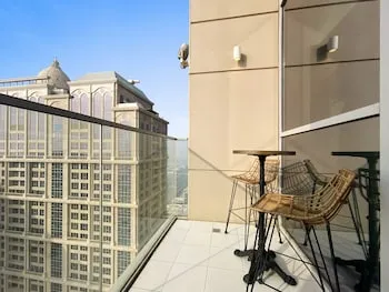 WelHome - Stunning 3BR Apartment with Balcony and Canal View