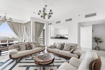 WelHome - Stunning 3BR Apartment with Balcony and Canal View