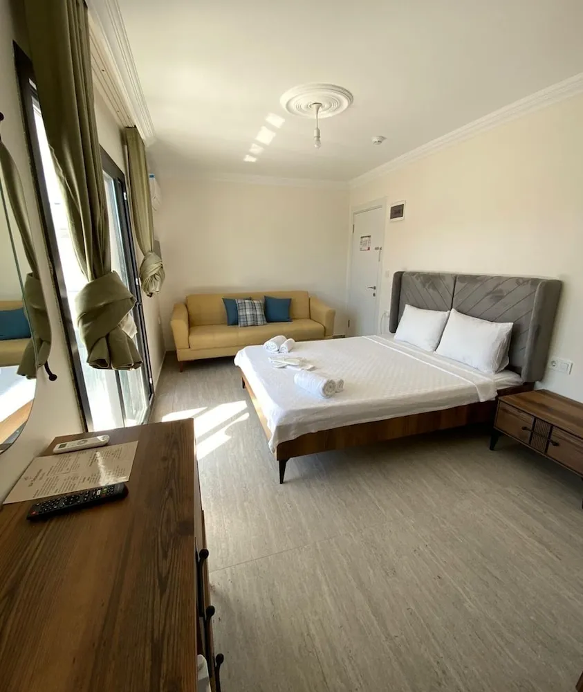 Deluxe Dört Kişilik Oda, Balkon, Bahçe Manzaralı