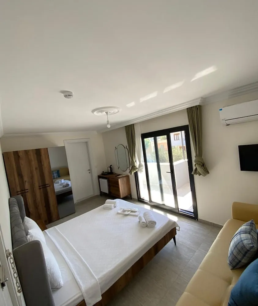 Deluxe Dört Kişilik Oda, Balkon, Bahçe Manzaralı
