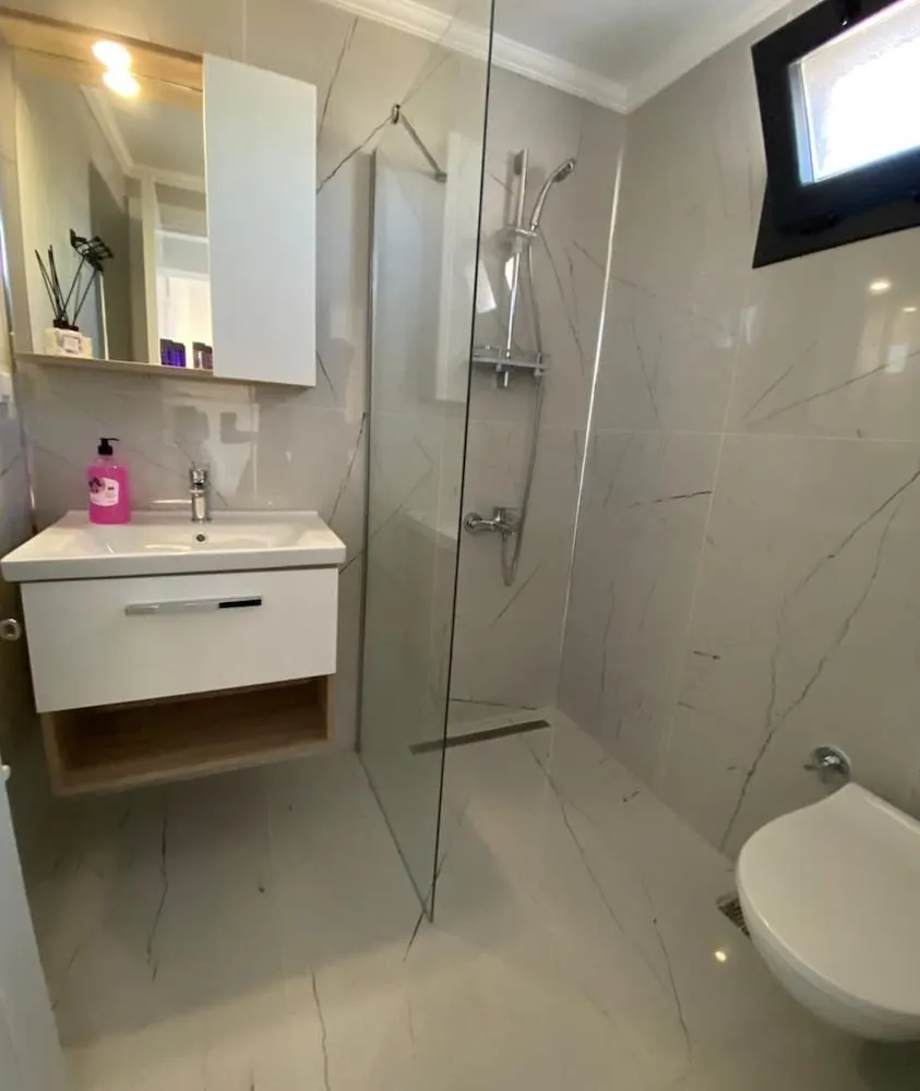 Tek Büyük Yataklı Oda, Balkon, Bahçe Manzaralı