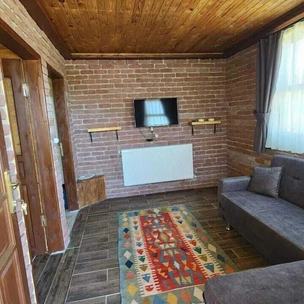 Basic Dağ Evi, Veranda, Dağ Manzaralı