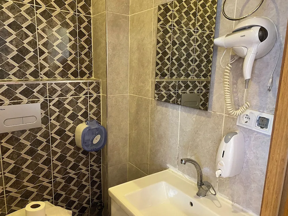 Basic Üç Kişilik Oda, Şehir Manzaralı