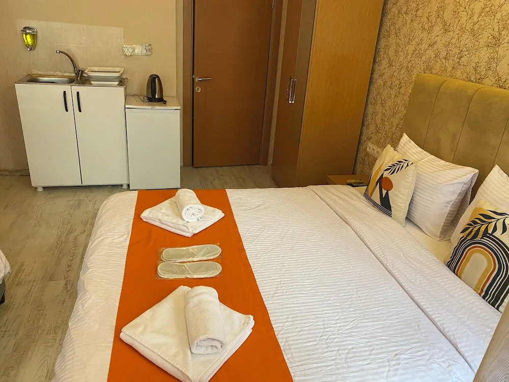 Basic Üç Kişilik Oda, Şehir Manzaralı