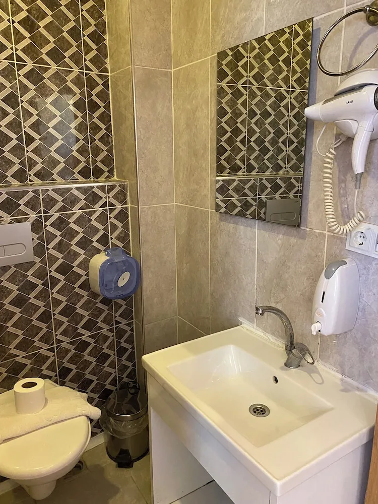 Basic Üç Kişilik Oda, Şehir Manzaralı