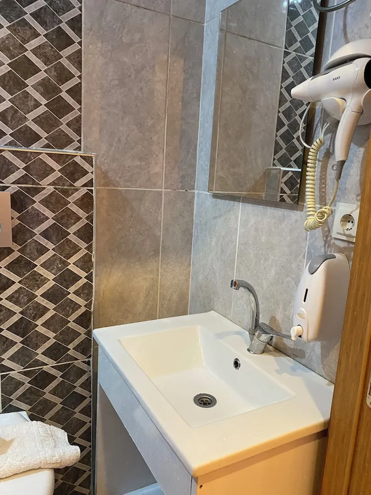Basic Üç Kişilik Oda, Şehir Manzaralı