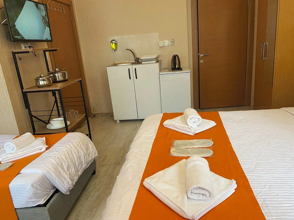Basic Üç Kişilik Oda, Şehir Manzaralı