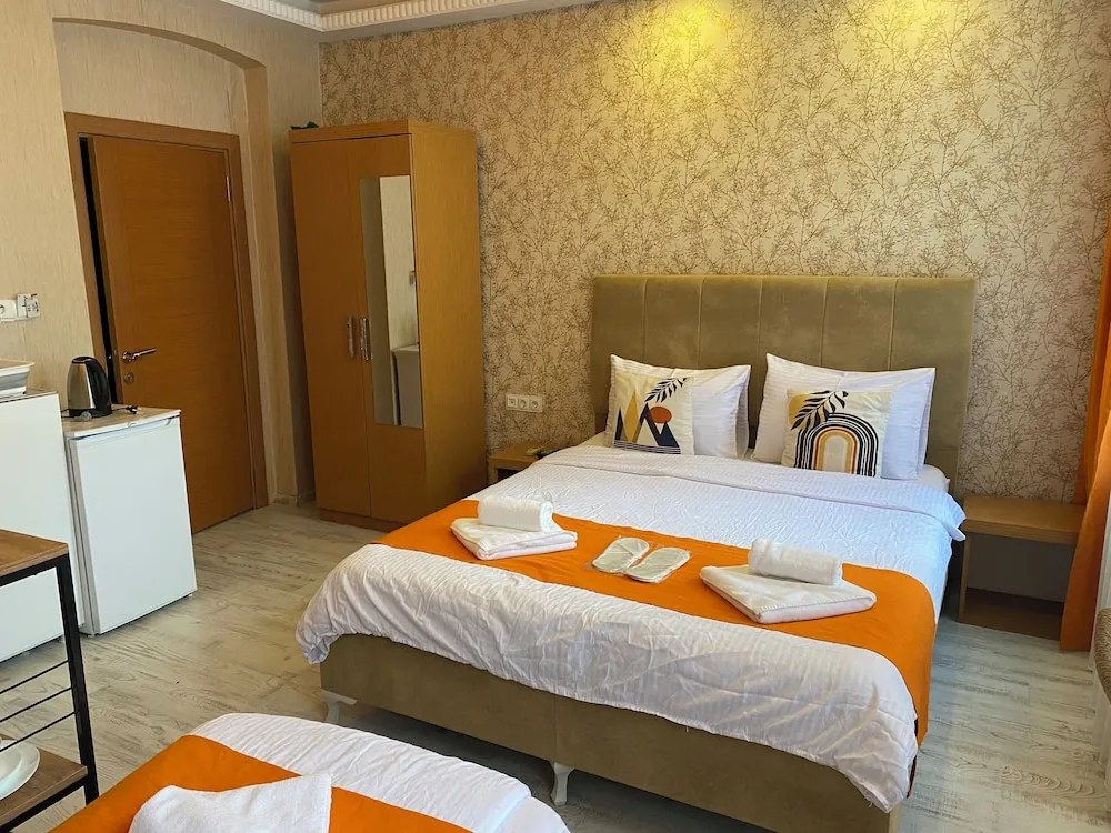 Basic Üç Kişilik Oda, Şehir Manzaralı