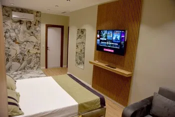 EdwinPlus Hotel