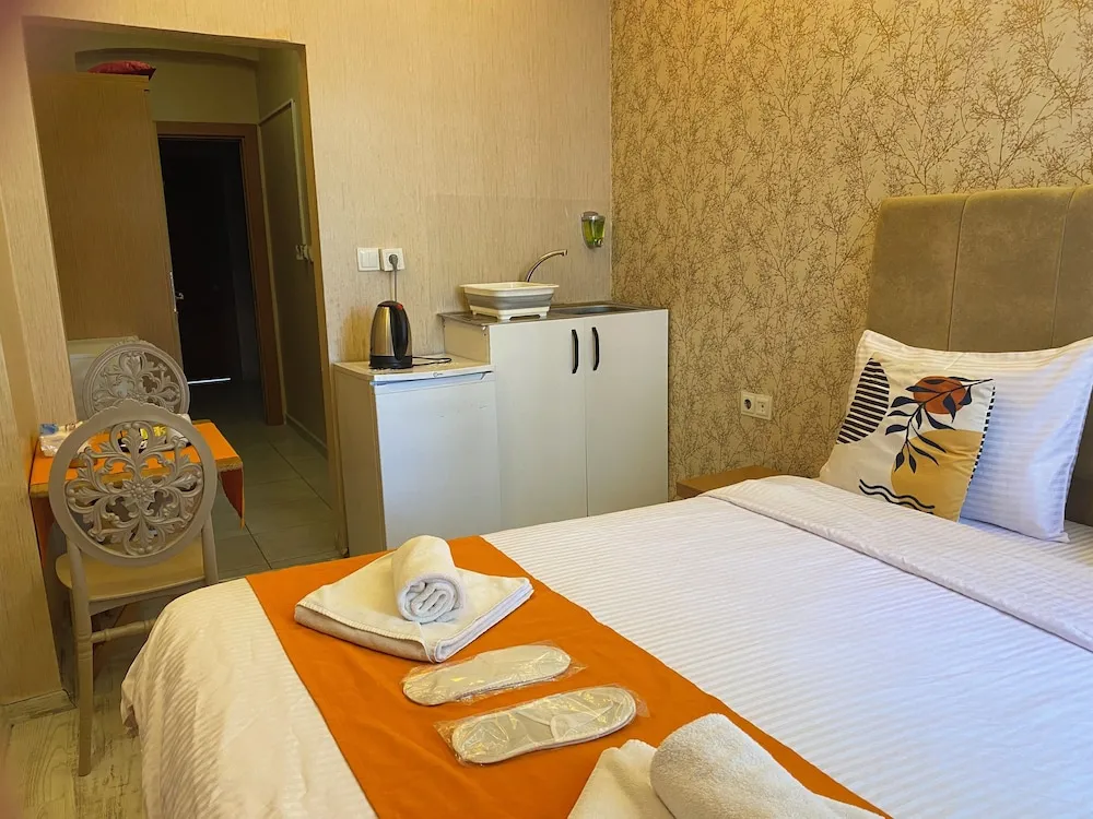 Basic Üç Kişilik Oda, Şehir Manzaralı