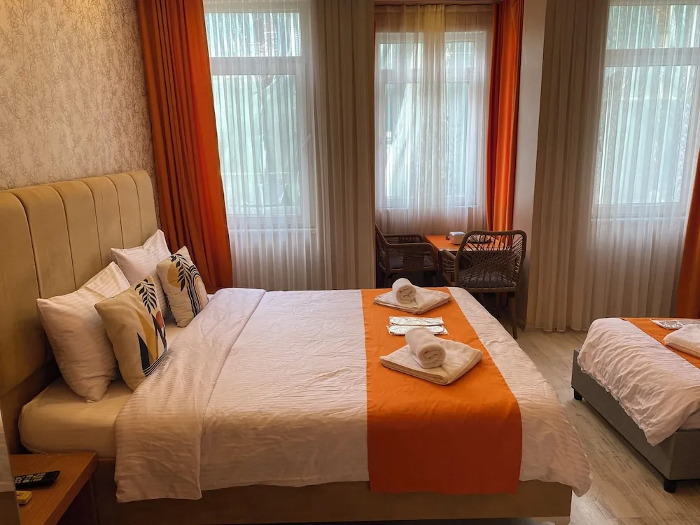 Basic Üç Kişilik Oda, Şehir Manzaralı