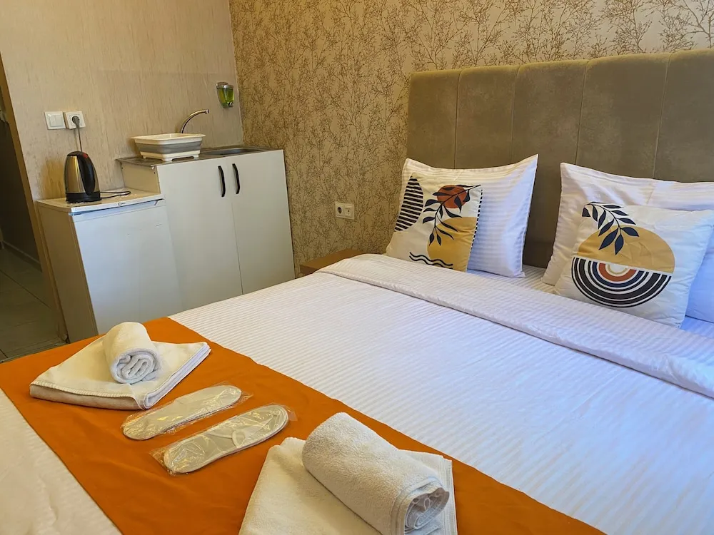 Basic Üç Kişilik Oda, Şehir Manzaralı