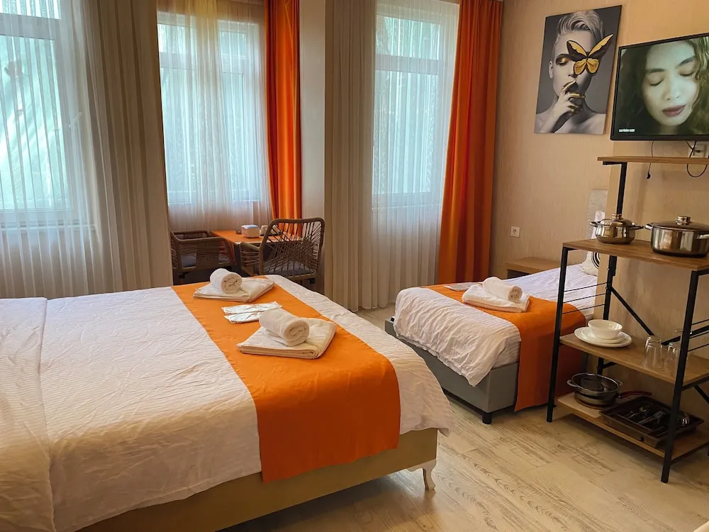 Basic Üç Kişilik Oda, Şehir Manzaralı