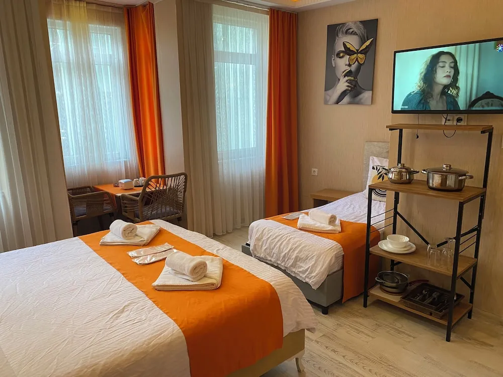 Basic Üç Kişilik Oda, Şehir Manzaralı