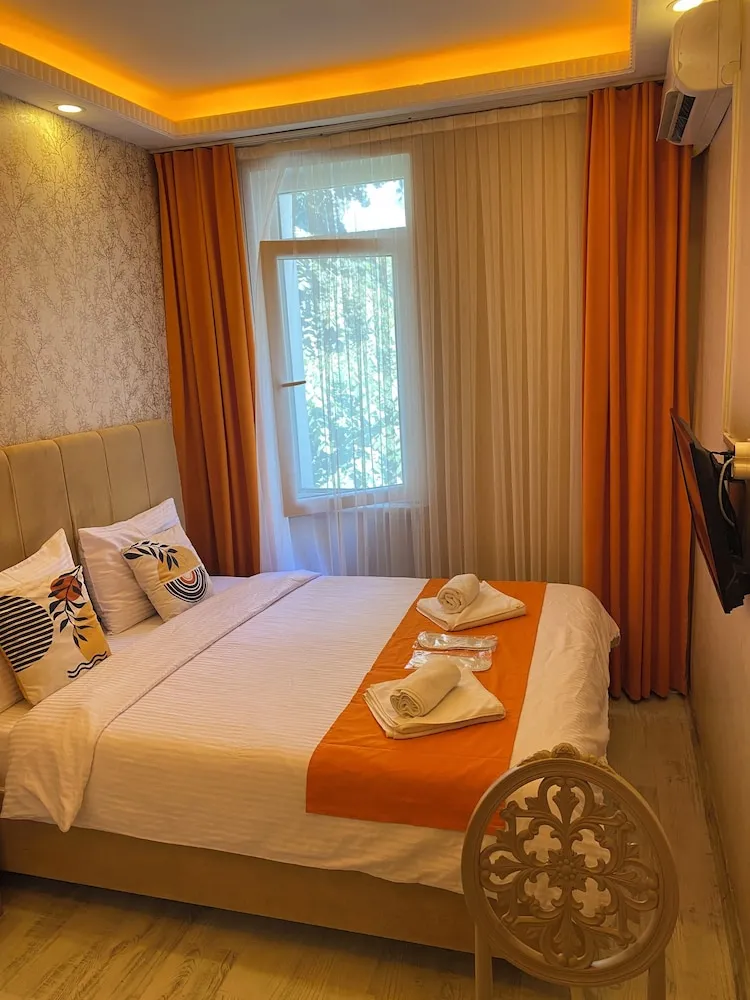 Basic Üç Kişilik Oda, Şehir Manzaralı