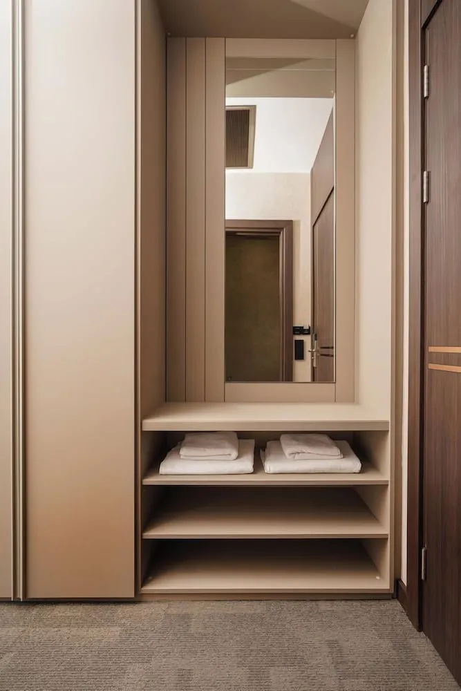Corner Room, Non Smoking, Mountain View