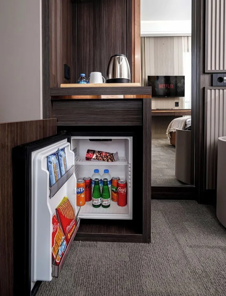 Corner Room, Non Smoking, Mountain View
