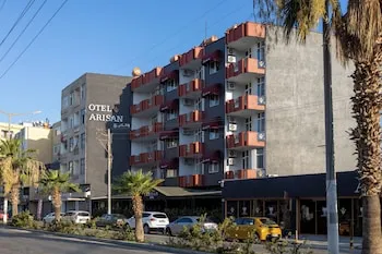 ARISAN OTEL