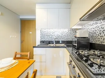 Modern and Cozy Condo With City Views