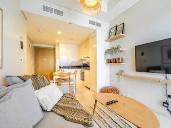 Modern and Cozy Condo With City Views