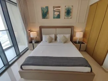 Lux BnB Aykon City I Skyline Canal Views