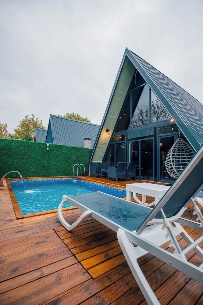 Isitmali Havuzlu Bungalow