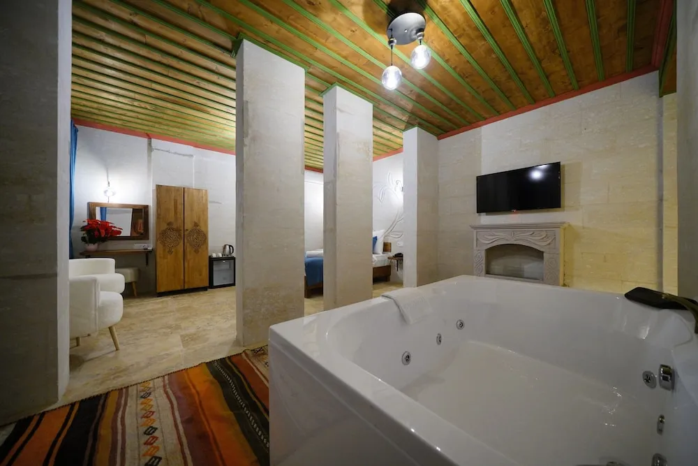 Luxury Tek Büyük Yataklı Oda, 1 En Büyük (King) Boy Yatak, Balkon